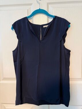 41 Hawthorn Medium Navy Cap-Sleeve V-Notch Shell Top